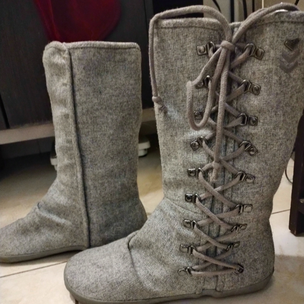 Roxy moccasin style lace up boots size 8.5